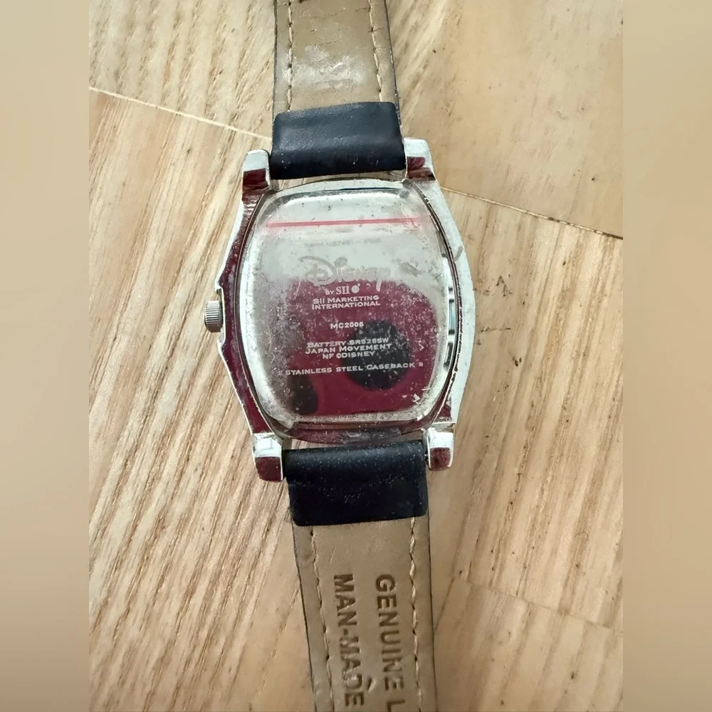 Disney SII Seiko ladies silver tone Mickey Mouse crystal watch NEW BATTERY